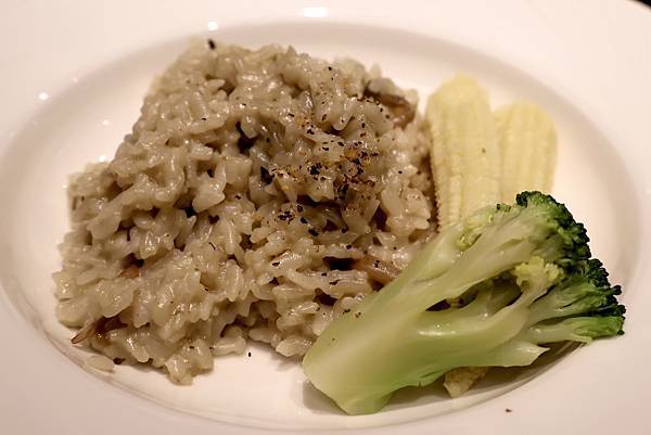 高cp值的瀧厚炙燒熟成牛排 ｜蘆洲家樂福美食｜牛排推薦｜聚餐