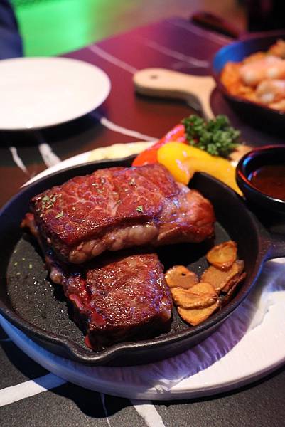 東區巷弄裡新開了一間餐酒館Still Taipei｜台北餐酒