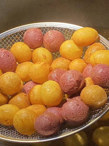 新莊美食｜原來黑丸也有地瓜球!?<<黑丸地瓜球>>買黑丸地瓜