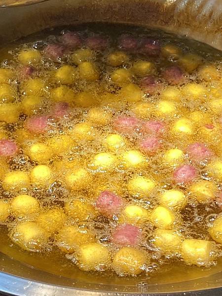 新莊美食｜原來黑丸也有地瓜球!?<<黑丸地瓜球>>買黑丸地瓜