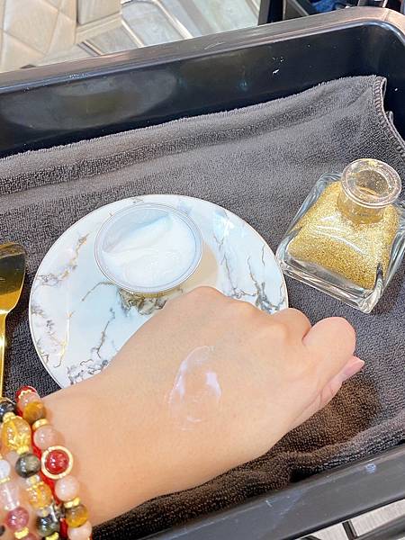 染髮漂髮後髮質還這麼好｜板橋染髮推薦｜AZONE髮廊-新月殿