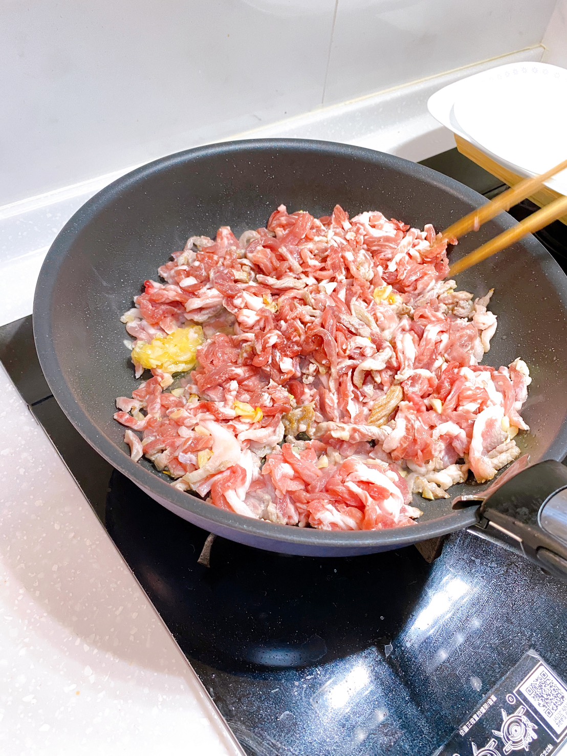 煮飯最讓人花時間的就是「備料」,省時的備料好幫手–「滋滋蒜」 - 第7張圖